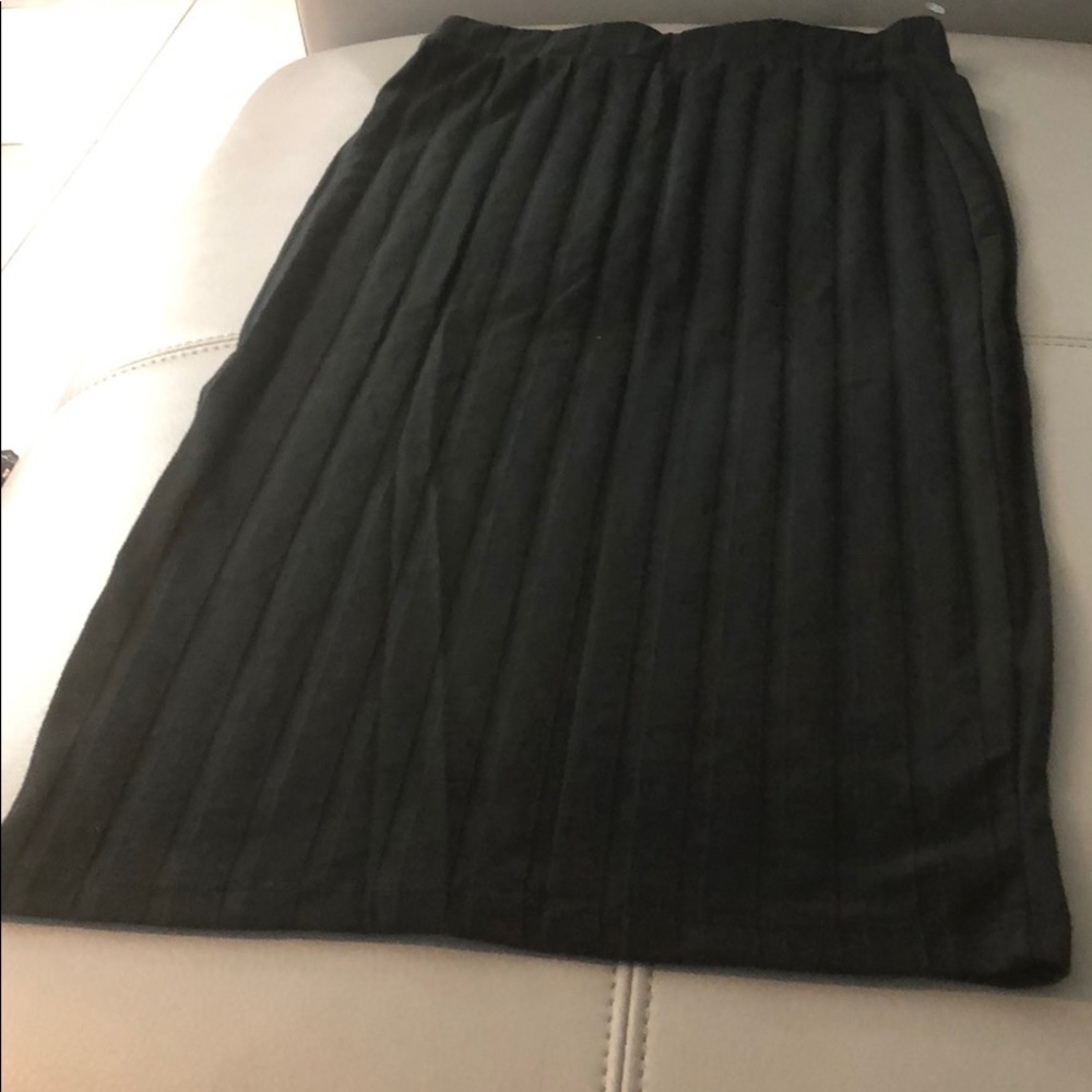 Black skirt heart hips